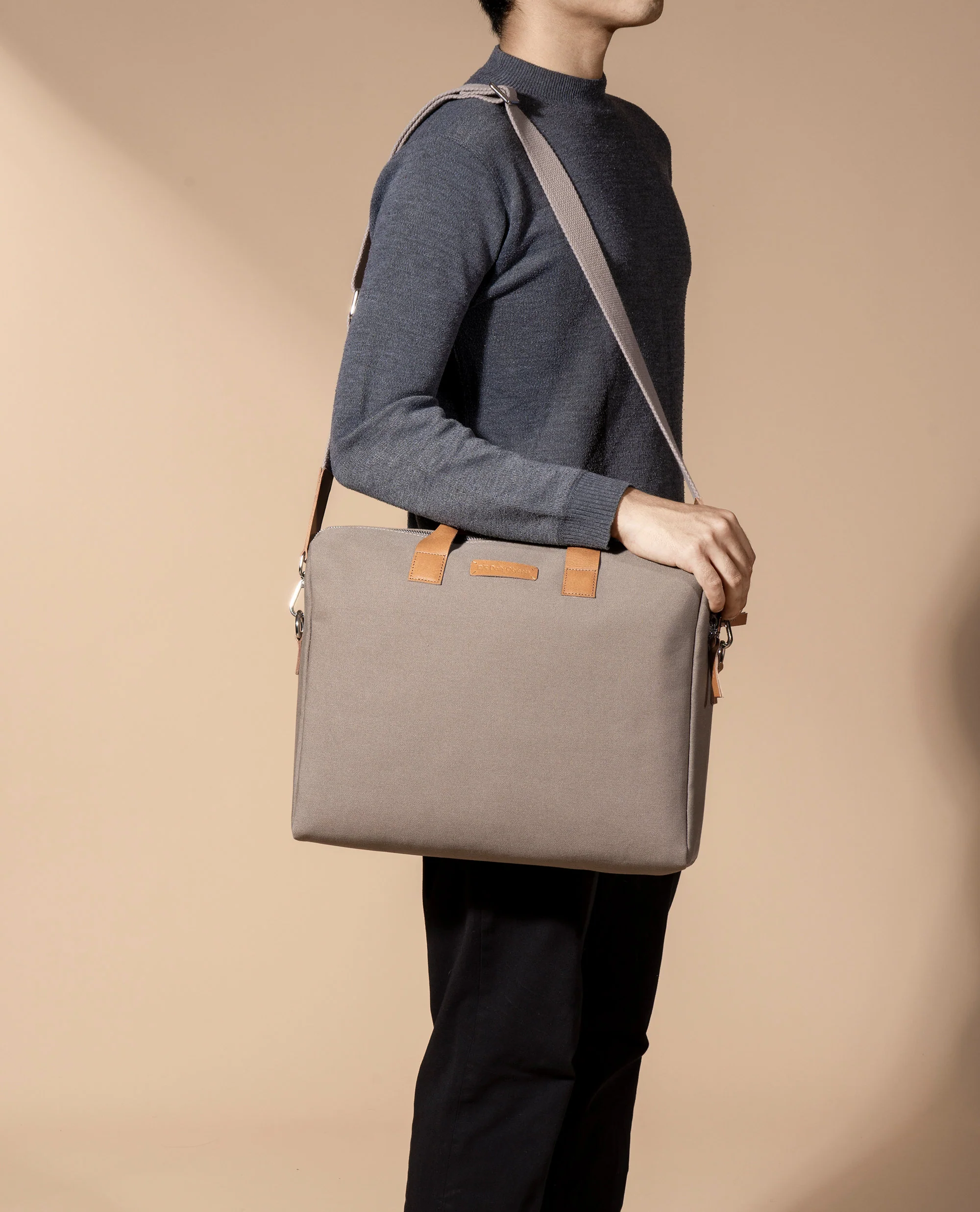Fleet Messenger Bag - Image 4